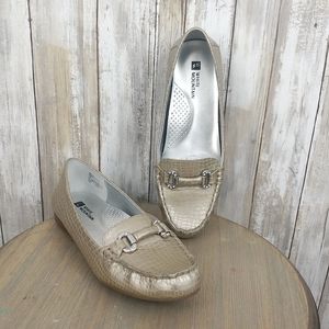 🌵White Mountain Faux Croc Leather Loafers. …